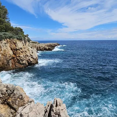 Le Chateau De La Pinede - Debut Cap D'antibes - Garden Flat, Swimming Pool, Tennis Apartment *